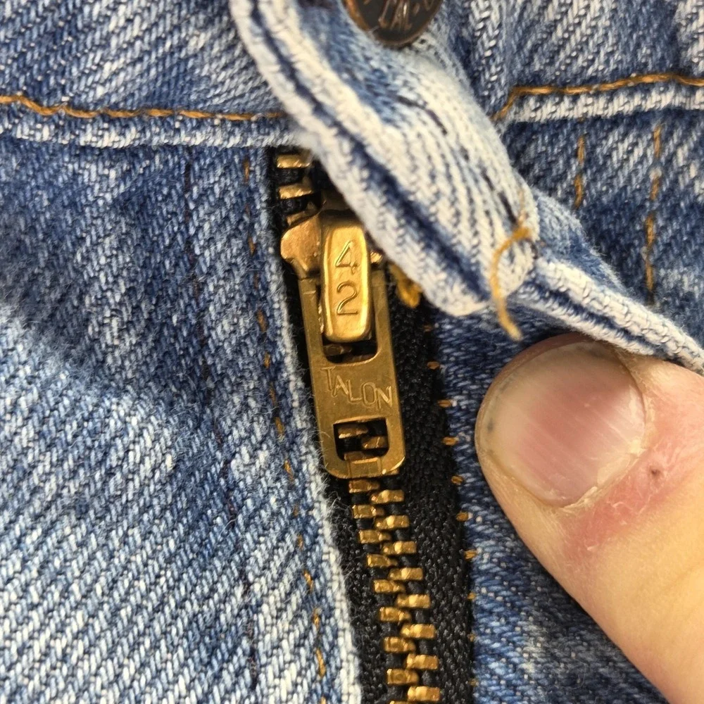 Vintage Levis 505 Jeans Mens Blue Straight Zip Fly USA Altered Hem Fits 34x26